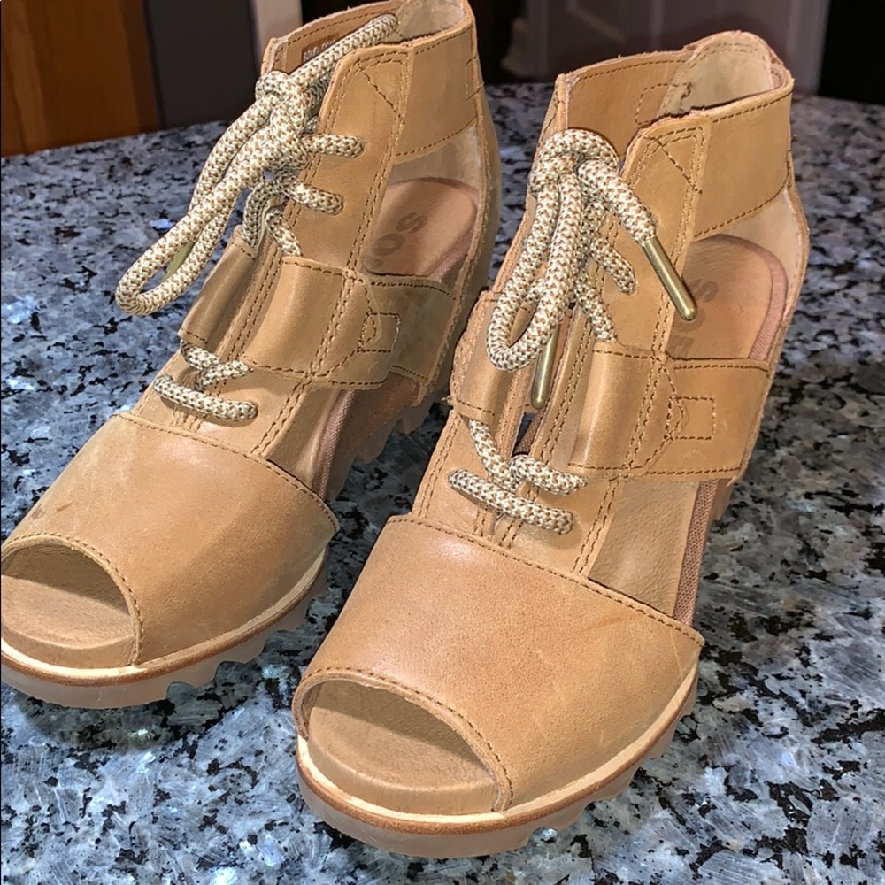 NWOT Sorel Wedges, never worn